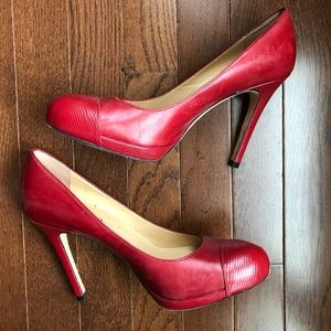 Boutique 9 size 7.5 red 4inch round toe heel pump